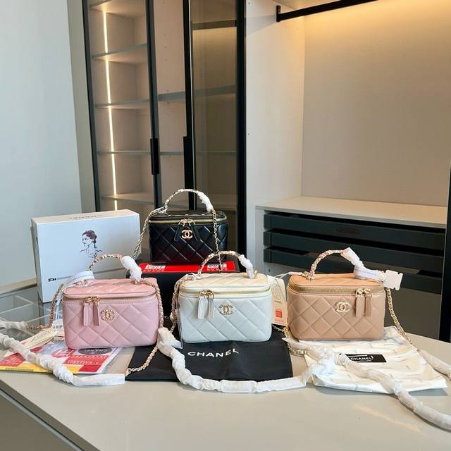 新品推荐 顶级货全套包装卡片超全4色 Chanel香奈儿专柜新款山茶花手柄盒子包~化妆箱~链条包小香原版小羊皮面料哦!采用顶级复刻原版五金配件!经典logo!原 新品推荐 顶级货全套包装卡片超全4色 Chanel香奈儿专柜新款山茶花手柄盒子包~化妆箱~链条包小香原版小羊皮面料哦!采用顶级复刻原版五金配件!经典logo!原