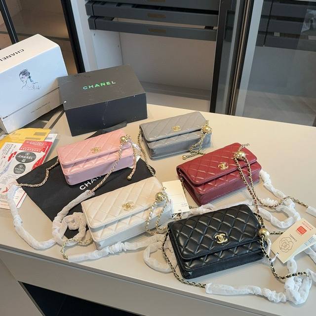 新品推荐 升级版～高端货全套包装 Chanel香奈儿经典金球系列～发财包～Woc菱格链条包金球可调节～小香顶级小羊皮面料哦！采用原版复刻五金配件！经典logo！