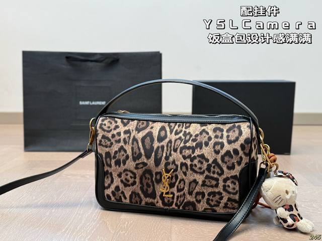配挂件 圣罗兰ysl Camerasupplebag 饭盒包 设计感满满的吊床造型真的有被美到了！推荐给大家 Camera Supple Bag_饭盒包 这款手