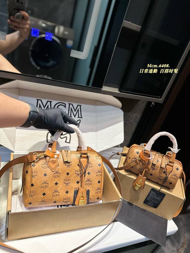 Size:26*15Cm 18Cm New Mcm新款波斯顿 经典枕头系列 全新演绎耳目一新 复古感高级感满满 Size:26*15Cm 18Cm New Mcm新款波斯顿 经典枕头系列 全新演绎耳目一新 复古感高级感满满