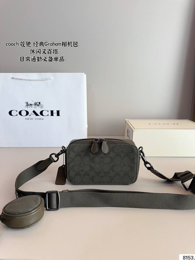 配礼盒 蔻驰graham 相机包 推荐这款coach经典男士相机包，凹造型必备，容量也着实惊到我了，看起来不大，但是手机钥匙耳机充电宝墨镜圖p统统往里塞，都没有