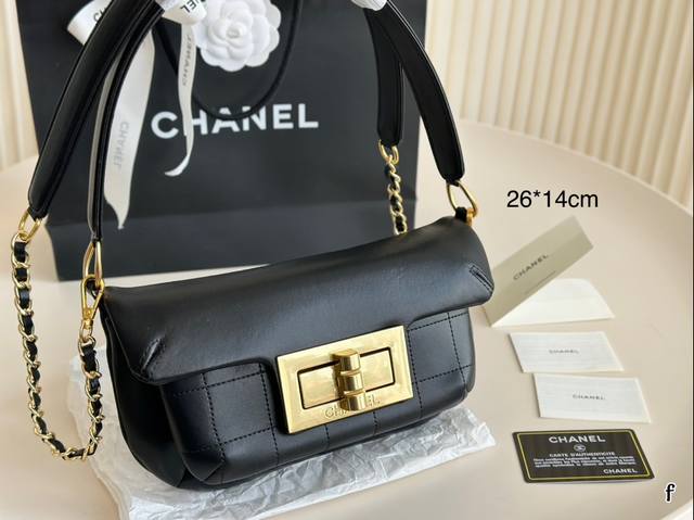 折叠盒 Chanel大方扣|复古摩登 Chanel大方扣 复古摩登做旧五金中古情怀这只小香包太可了!26*14 折叠盒 Chanel大方扣|复古摩登 Chanel大方扣 复古摩登做旧五金中古情怀这只小香包太可了!26*14