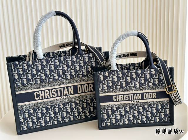 Size：27*21Cm 36*28 Cm D家 Tote购物袋 Tote24早春新款 可以背的托特来了 立体刺绣 非普通货 搜索dior Tote 托特