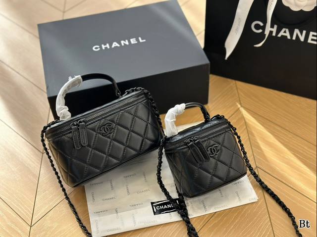 折叠盒 Chanel盒子包 手提款 两个尺寸 时髦精必备款 超级精致 Size:大号18*10 小号11*8 折叠盒 Chanel盒子包 手提款 两个尺寸 时髦精必备款 超级精致 Size:大号18*10 小号11*8