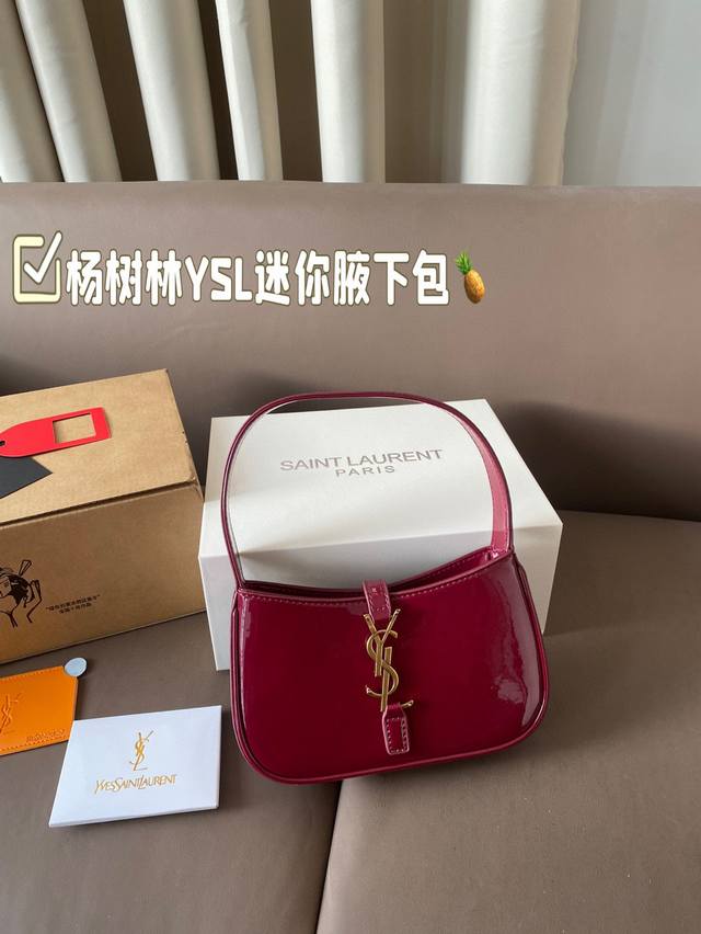 Mini 号 推荐杨树林ysl腋下包 非常适合秋冬的一款腋下包~ 看多了celine Gucci Prada.... 杨树林的这款却是很新颖,Vintage~