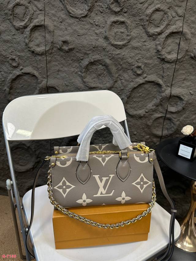 配折叠盒 Lv路易威登onthego丛林横版托特包 新款更加精致，新增了拉链！ 整体包型硬挺，材质硬朗不软塌！！ 宽肩带可调节拆卸， 减龄同时又增加了几分俏皮感