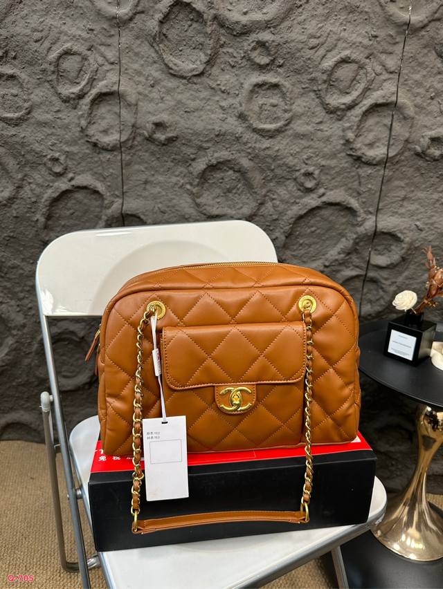 配折叠盒 香奈儿chanel保龄球包 慵懒随性又好背 上身满满的惊喜高级慵懒又随性 尺寸32.20Cm