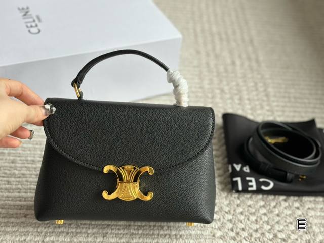 配盒 Size：21 14Cm Celine 新款 老花包 超级好看 各种风格都能驾驭！ 可以斜挎戳中心巴了~