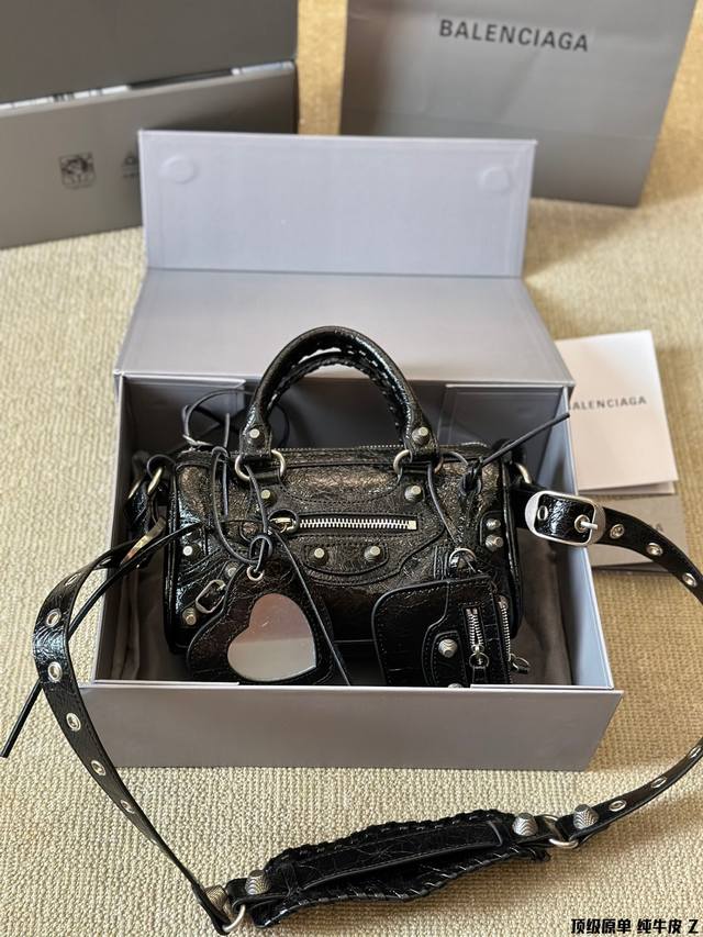 顶级原单 纯牛皮 巴黎 世家机车包belanciaga Mini City #巴黎世家balenciaga 巴黎世家机车包belanciaga Mini Cit 顶级原单 纯牛皮 巴黎 世家机车包belanciaga Mini City #巴黎世家balenciaga 巴黎世家机车包belanciaga Mini Cit