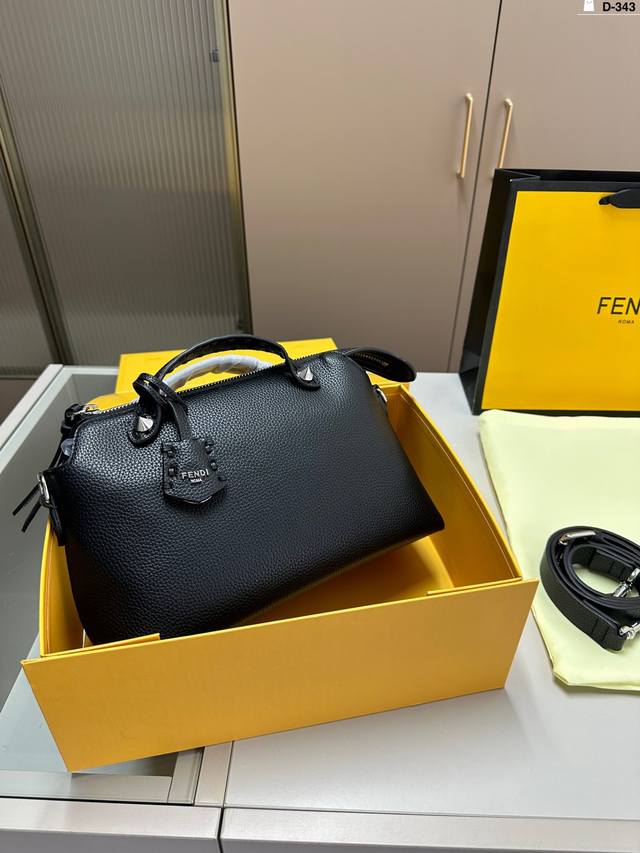 芬迪fendi饭盒包化妆包 中古包容量喜人，外观复古 手提斜挎 复古百搭 可爱又实用 D-343尺寸27.11.15折叠盒