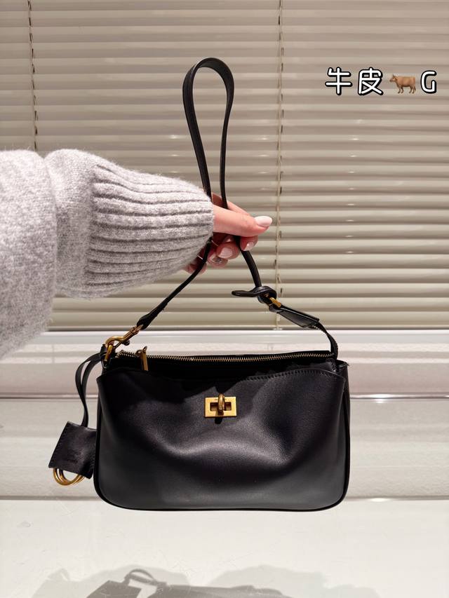 头层牛皮 Balenciaga 巴黎世家新款 Rodeo腋下包 又是一款梦中情包 超柔软的小牛皮 手感极好 可斜挎可腋下! 真是让人大开眼界 巴黎世家太会设计包 头层牛皮 Balenciaga 巴黎世家新款 Rodeo腋下包 又是一款梦中情包 超柔软的小牛皮 手感极好 可斜挎可腋下! 真是让人大开眼界 巴黎世家太会设计包