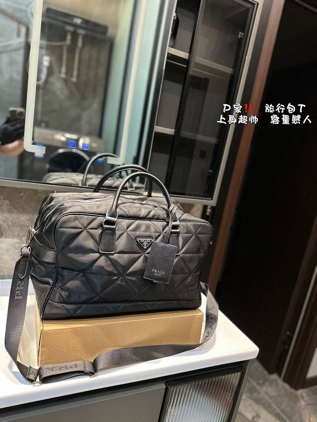 普拉达 旅行包 Prada 首发prada旅行包 男生背也很好看 女生背超帅 旅行包 健身包 尺寸44*27