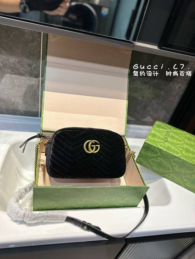 礼盒包装 酷奇gucci 相机包 优雅精巧,超级耐看 实用无敌百搭! 各大明星同款,真的超级美 尺寸:24*16 礼盒包装 酷奇gucci 相机包 优雅精巧,超级耐看 实用无敌百搭! 各大明星同款,真的超级美 尺寸:24*16