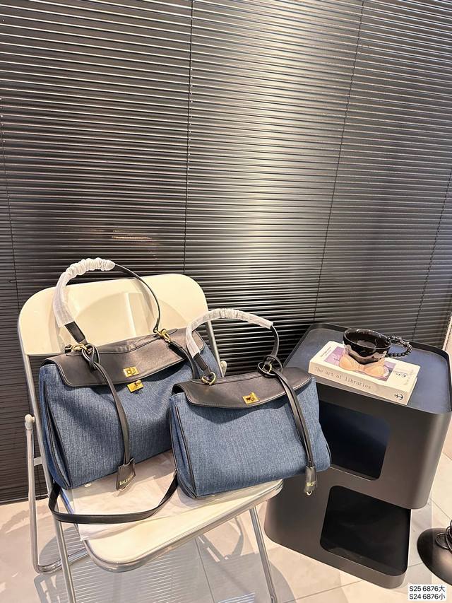 大号 小号 巴黎世家新款rodeo大廓形包包 麂皮大廓形包包 上身慵懒感立刻get、 真的很喜欢又方便又酷的超实用大包 尺寸大号36 26 小号30 22 货号