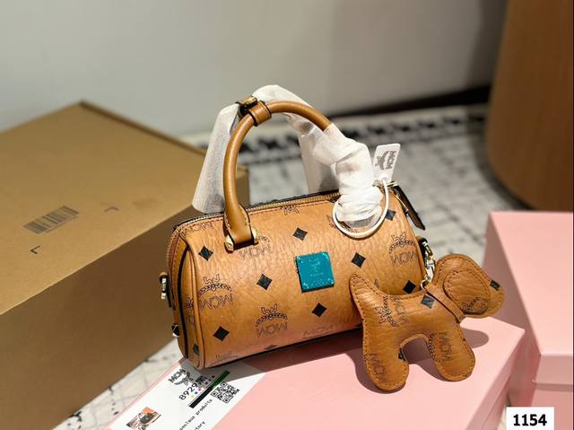 礼盒 Mcm 波士顿枕头包 干干净净 搭配休闲风的穿搭 舒适又有活力 尺寸18 11