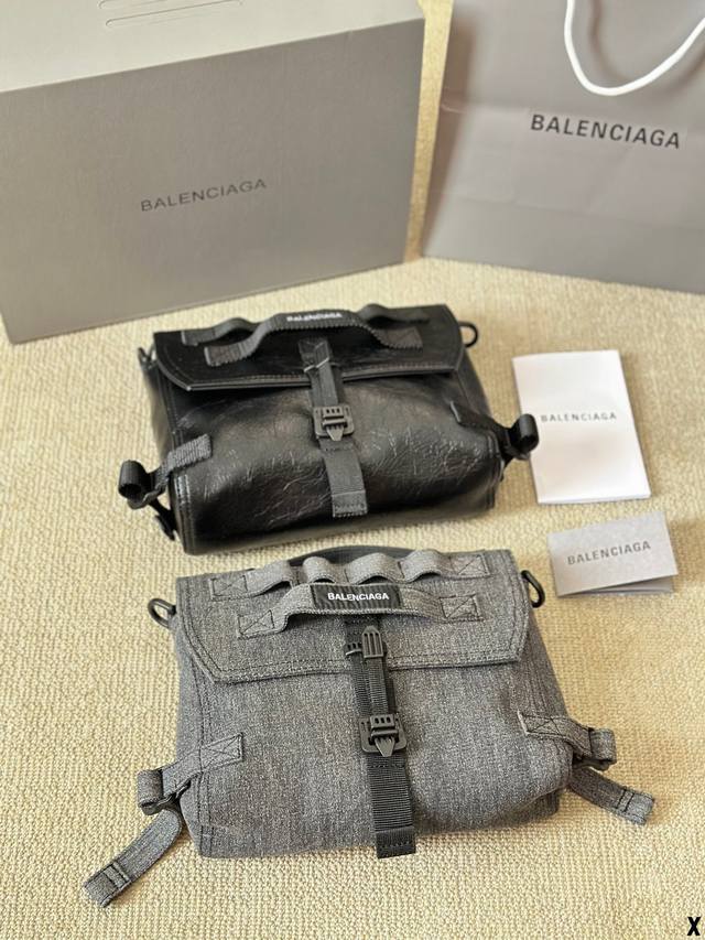 Balenciaga 巴黎世家机能黑色斜挎包 太酷辣 Balenciaga 巴黎世家机能黑色斜挎包 太酷辣 保存品 男女通用 容量好 可单肩斜挎手提 绝啦 尺寸