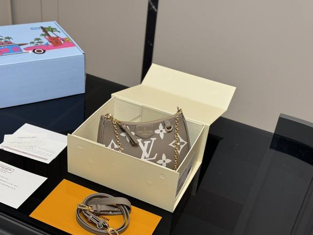 配折叠盒 Size:20Cm Lv麻将包 ! 复刻版 小牛皮 长肩带!链条! 统统都有!! 配折叠盒 Size:20Cm Lv麻将包 ! 复刻版 小牛皮 长肩带!链条! 统统都有!!