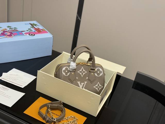 配折叠盒 Size：21.15Cm Lv Speedy20 新款大象灰枕头包 搜索 Lv 枕头包