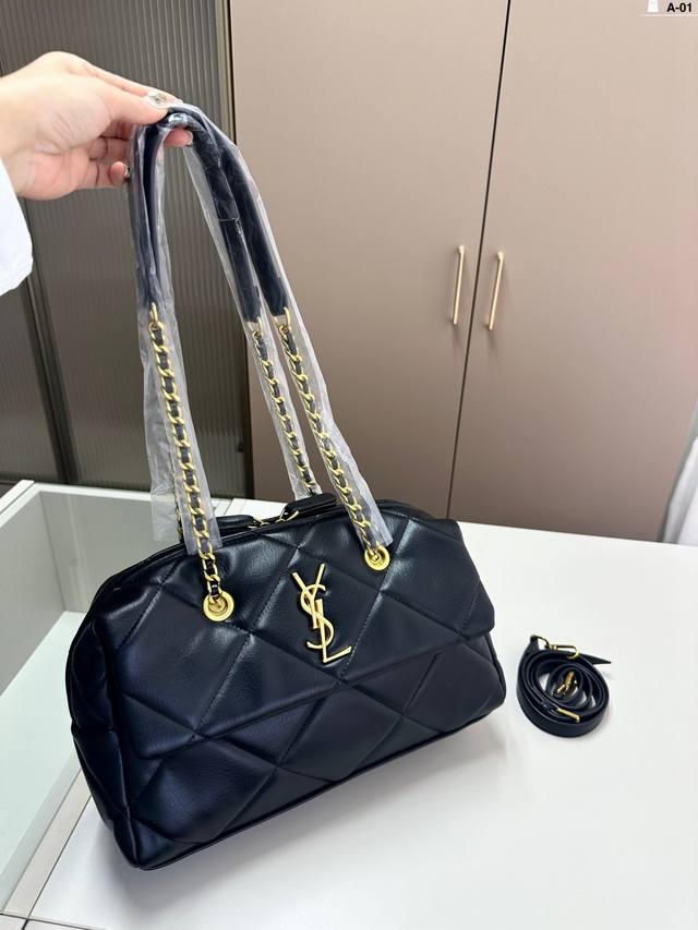 Ysl 圣罗兰中古保龄球 又甜又酷 一整个爱住百搭时尚 是每个潮酷女孩必入单品 A-01尺寸30.10.20配盒 Ysl 圣罗兰中古保龄球 又甜又酷 一整个爱住百搭时尚 是每个潮酷女孩必入单品 A-01尺寸30.10.20配盒