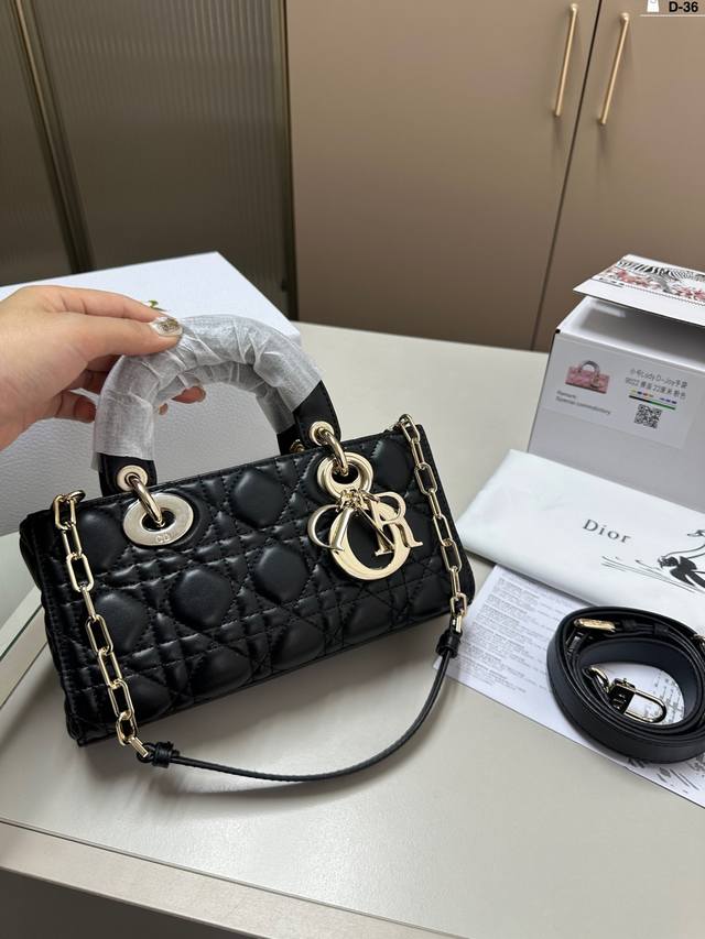 迪奥 横版戴妃包 Dior 超级洋气呢！戴妃包 Lady最新秋冬不要太帅 D-306尺寸22.5.10折叠盒飞机盒