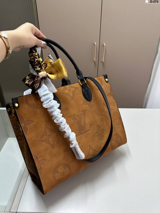 Lv Onthego Bb丛林托特包 让我们一起来迎接秋天吧 路易威登lv 老花 Logo Onthego 作为经典款之一，它是有绝对的优势 D-275尺寸34