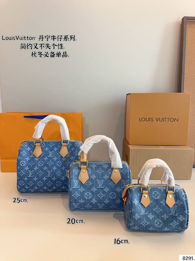 配礼盒 Lv Keepall 丹宁牛仔枕头 可单肩可斜挎 真的好随性，布料柔软随意，更好搭。 颜色也没有那么刻意，非常自然的水洗牛仔，真的是一眼爱上。 别看小小