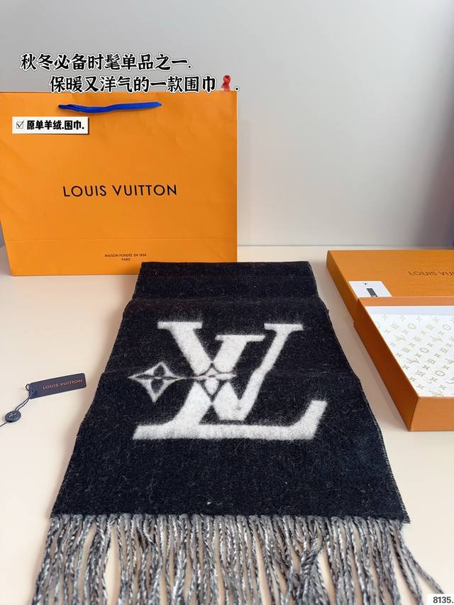 配礼盒. Louisvuiotton 围巾 最温柔的配色 超有氛围感的 羊绒围巾~ 这么好看的围巾你还不赶紧定吗