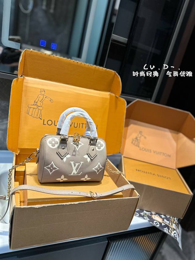 礼盒包装 Lv Speedy 20Cm枕头包 无论版型 内里和专柜毫无差别 真正原版复刻 内里可拆卸 火遍全球的爆款机场大包 机车女神包 明星同款 贵气而充满活