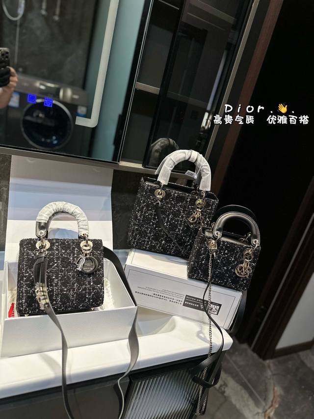 礼盒包装 迪奥dior戴妃包质感爆棚的美上身真的太太太有质感啦 日常逛街不要太吸晴尺寸23. 尺寸20. 尺寸17