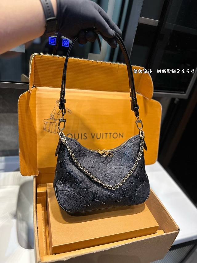 礼盒包装 Lv牛角包解锁多种背法 实用性太强啦牛角包长肩带一共有三个档位可以调节对小个子到长个子女生都很友好~而且肩带背起来也很舒服,自重也轻,容量大,日常用品 礼盒包装 Lv牛角包解锁多种背法 实用性太强啦牛角包长肩带一共有三个档位可以调节对小个子到长个子女生都很友好~而且肩带背起来也很舒服,自重也轻,容量大,日常用品