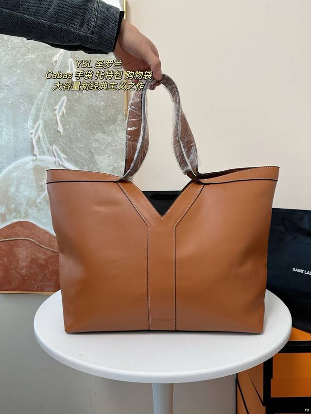 Ysl 圣罗兰 Cabas 手袋 托特包 购物袋 这款大容量新经典主义之作,让你轻松驾驭各种场合。突破性别壁垒，已经提前收入摩下出街 通勤 旅行覆盖来拥有tot