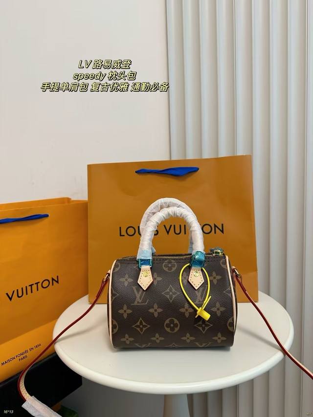 配盒 Lv 路易威登 Speedy 枕头包 新款系列枕头包手袋，全网首发lv Speedy Nano枕头包这款retiro手袋以标志性经典永恒。优雅低调的外形设
