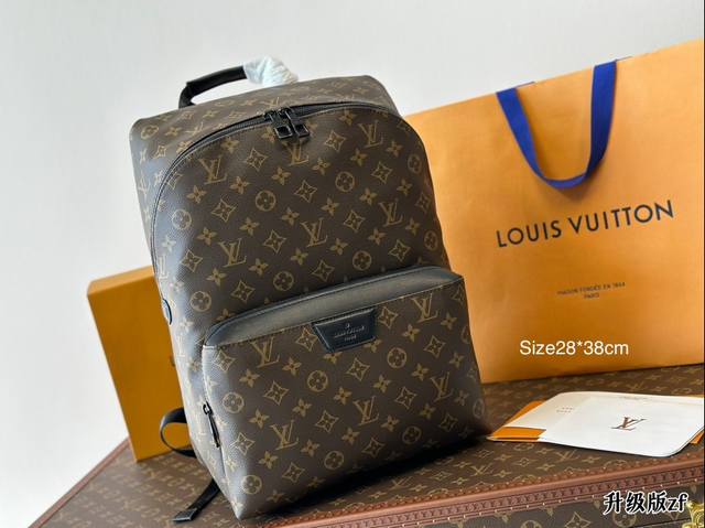 无盒 Size：28*38Cn L家双肩包 台湾进口pvc 超高清五金logo标志、 专用里内里 可以出门去旅行 搜索 Lv 双肩包