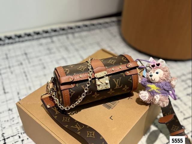 配挂件 经典巴比龙 Iv Papillon 国iv巴比龙系列复出就是爆款，。这款是秋冬新款，目前只有首批预定的货，第二批预定的还要再等一阵子。 T+ Iv Pa