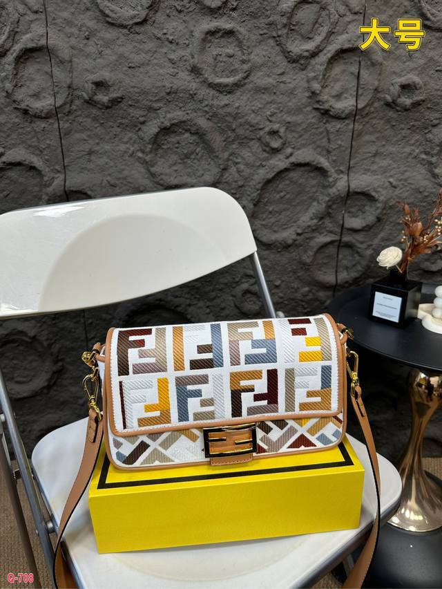 配折叠盒 大号 Fendi芬迪法棍包 Baguette 王牌法棍！！ 米色系底加已最新的3D Fflogo针织纹 质感绝加！尺寸26.16Cm