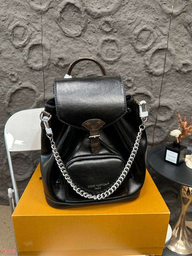 配折叠盒 Lv Montsouris 双肩包2024年最火双肩包，黑皮 亮泽牛皮革融入 Monogram细节，搭扣与皮革抽绳丰富功能设计，别致金属件成就点睛之笔