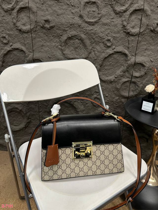 配折叠盒 Gucci酷奇padlock 大号月光宝盒手提包经典的老花配色 大号容量超足，日常出行绝对够用上班族通勤很合适哦！ 尺寸28.20Cm