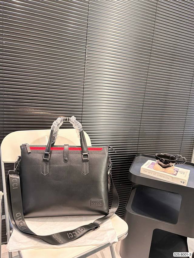 酷奇最新款男士公文包 实用性强 细节做工精致 高端大气上档次 休闲大方 尺寸：38 30 货号8001-3