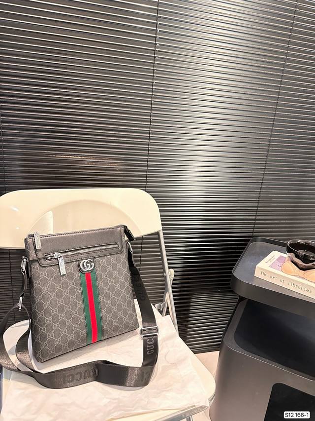 酷奇最新款男士公文包 实用性强 细节做工精致 高端大气上档次 休闲大方 尺寸：25 27 货号a166-1