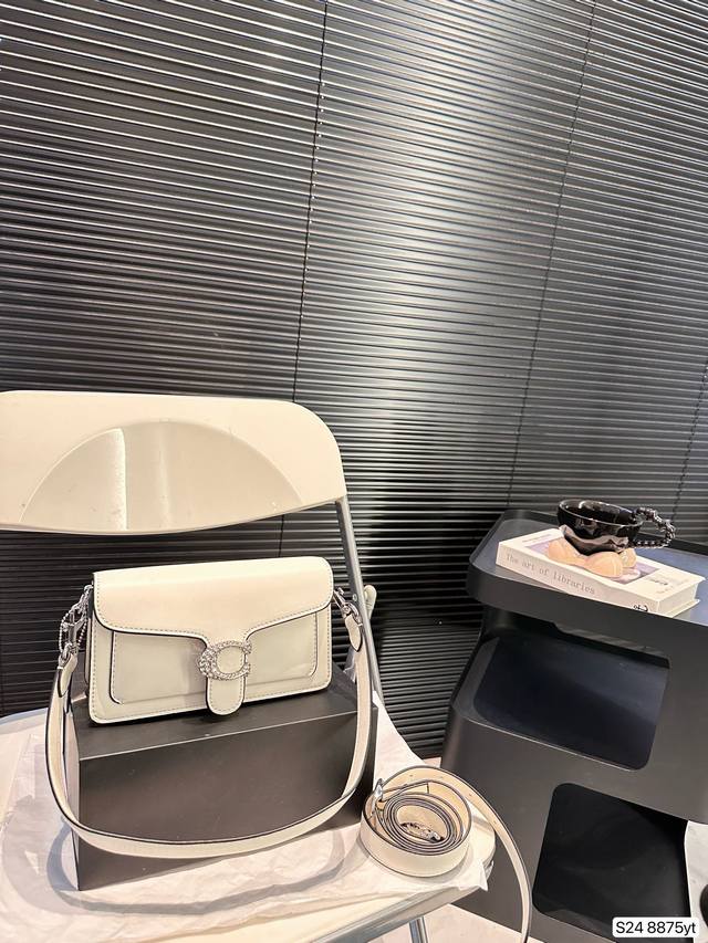 配折叠盒子 Coach蔻驰tabby酒神手提单肩斜挎包 耐用 时尚 百搭 颜值爆表 小红书热门推荐 火的不要不要的 简约大牌风 尺寸小号21 12 货号8875 配折叠盒子 Coach蔻驰tabby酒神手提单肩斜挎包 耐用 时尚 百搭 颜值爆表 小红书热门推荐 火的不要不要的 简约大牌风 尺寸小号21 12 货号8875