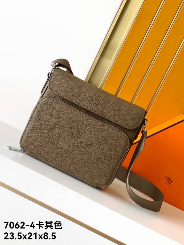 型号:7062-4#卡其色顶级原单货爱玛意大利专用头层牛皮,手感超级柔软细腻,质感高端有档次,专柜同款,绝对高端货。高纤维布裡,专柜五金配件,质量超赞。尺寸:2 型号:7062-4#卡其色顶级原单货爱玛意大利专用头层牛皮,手感超级柔软细腻,质感高端有档次,专柜同款,绝对高端货。高纤维布裡,专柜五金配件,质量超赞。尺寸:2