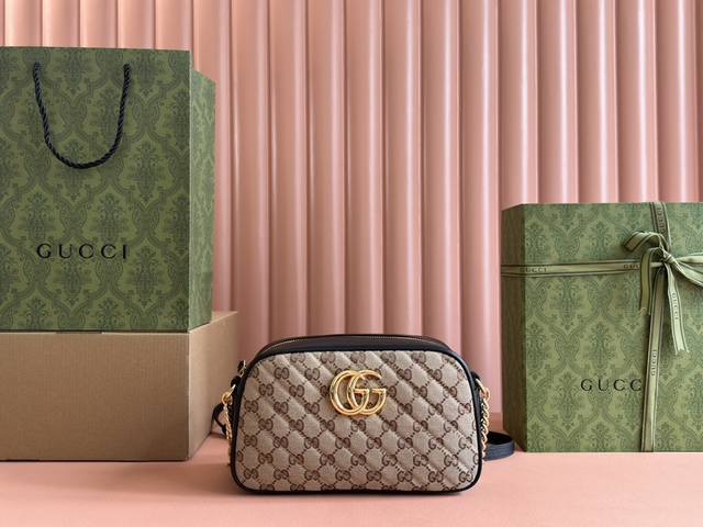 原厂皮配 令人欲罢不能的gucci美包你收了吗？ Gg Marmont系列，优雅精巧的设计可是俘获了不少少女的芳心！ 同时也是全球达人必备的百搭单品！超级赞！