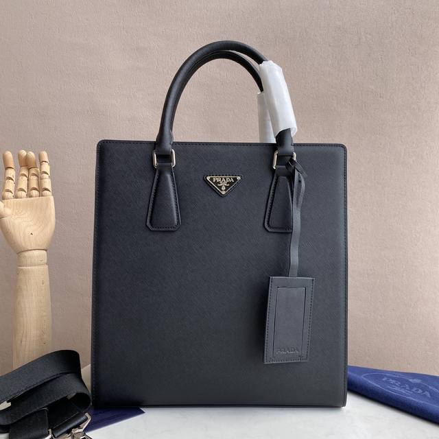 Prada 2025最新爆款 意大利十字纹进口牛皮2025专柜同步新款男士商务手提包高品质独家实拍款式虽可以复制,可材料无法复刻,做工无法抄袭,独家就是独家,无 Prada 2025最新爆款 意大利十字纹进口牛皮2025专柜同步新款男士商务手提包高品质独家实拍款式虽可以复制,可材料无法复刻,做工无法抄袭,独家就是独家,无