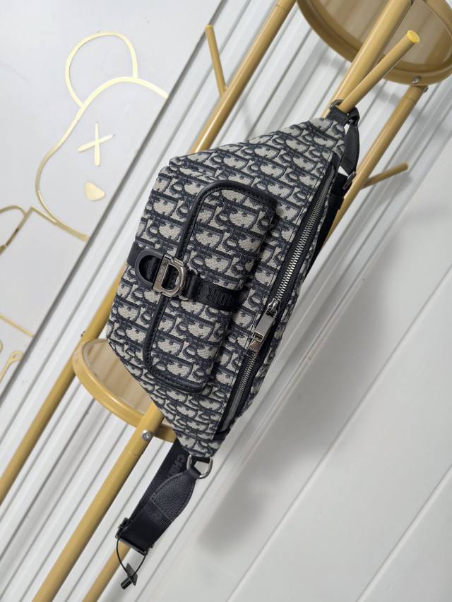 市场最高版本，欢迎对比 配礼品袋 原版打版1：1复刻 Dior 8 腰包 米色和黑色 Oblique 印花面料 编号: 1Eibo071Yky_H27E 这款