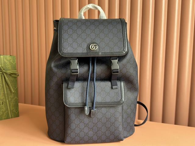 Ophidia系列大号gg背包。迷你斜挎包、公文包和托特包等ophidia系列男士包袋以实用细节诠释焕新风尚。双g图案以gg Supreme帆布和经典配色演绎品