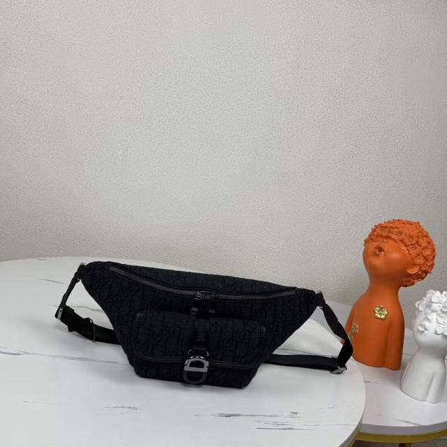 市场最高版本,欢迎对比 原版打版1:1复刻 Dior 8 腰包 黑色 Oblique 印花面料 编号: 1Eibo071Yky_H03E 这款 Dior 8 腰 市场最高版本,欢迎对比 原版打版1:1复刻 Dior 8 腰包 黑色 Oblique 印花面料 编号: 1Eibo071Yky_H03E 这款 Dior 8 腰