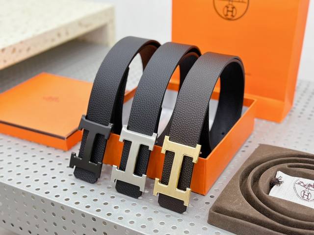 爱马仕皮带进口头层荔枝纹牛皮，搭配原单新款18K钢扣扣头，双面可用，一面黑色 一面咖啡 彰显超凡品味，油边近乎完美，原单皮料定制，质感无可挑剔，专柜宽度3.8C