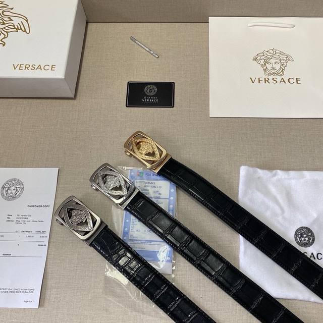 品牌：范思哲 等级：定牛制皮、新开款模。带宽3.5厘米.油精边致 电脑车线 实物摄拍无修饰 上身效果超好、配专柜套全包装.送礼自首带选。 扣头：广州原版扣。 长