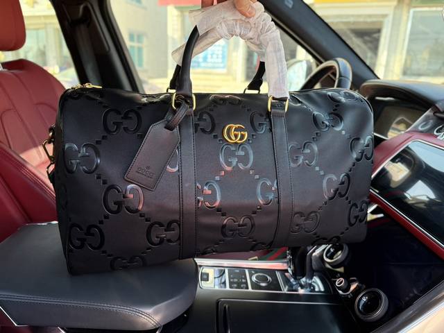 高端货 新款 “ Gucci ”古奇旅行袋 Gucci古驰旅行包 50 旅行袋 登机包 采用手提单肩斜挎包 男女款 棕色。高清五金logo标志、专用内里。顺滑拉