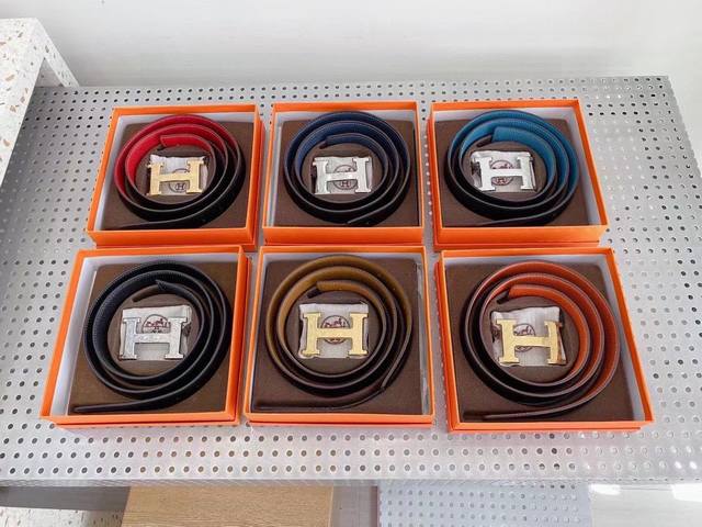 爱马仕 原单进口头层荔枝纹牛皮,内衬头层小牛皮底,搭配原单新款18K钢扣扣头,彰显超凡品味,油边近乎完美,原单皮料定制,质感无可挑剔,专柜宽度3.8Cm。 爱马仕 原单进口头层荔枝纹牛皮,内衬头层小牛皮底,搭配原单新款18K钢扣扣头,彰显超凡品味,油边近乎完美,原单皮料定制,质感无可挑剔,专柜宽度3.8Cm。